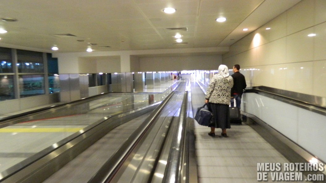 Passagem entre os terminais doméstico e internacional