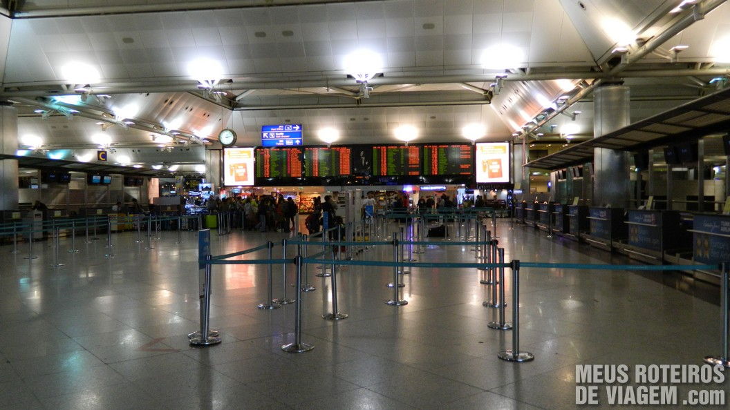Check-in do terminal internacional do Aeroporto de Istambul
