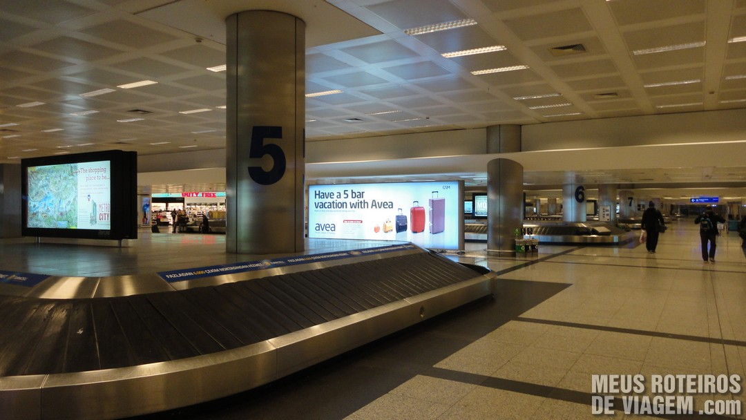 Esteiras de bagagem do Aeroporto Internacional de Istambul Ataturk