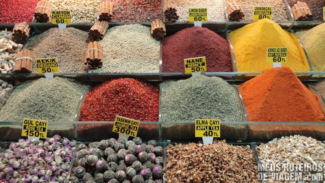 Condimentos no Bazar Egípcio - Istambul, Turquia