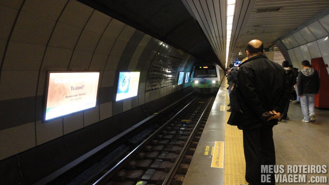 Estação de metrô em Istambul