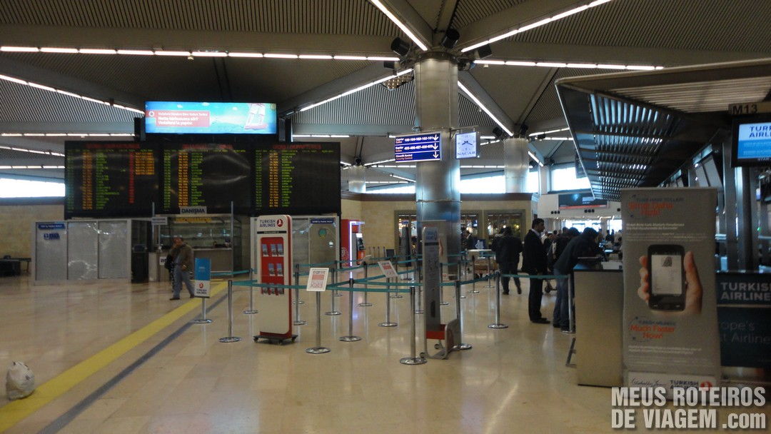 Check-in do terminal doméstico do Aeroporto de Istambul