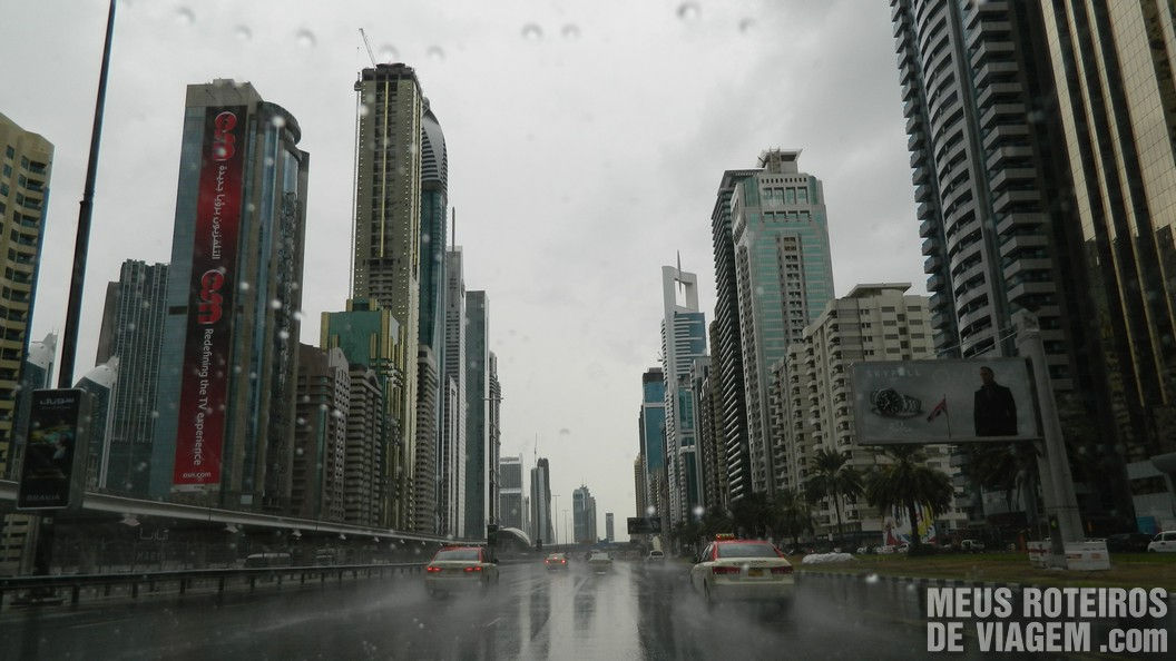 Chuva em Dubai - Sheikh Zayed Road