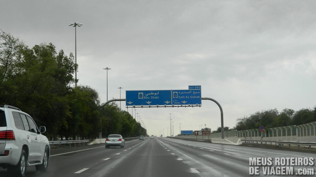 Rodovia E11 - Caminho de Dubai para Abu Dhabi