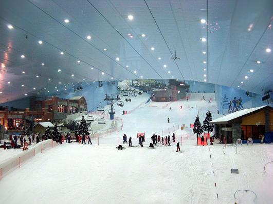 Ski Dubai no Mall of the Emirates (fonte: theplaymania.com/skidubai)