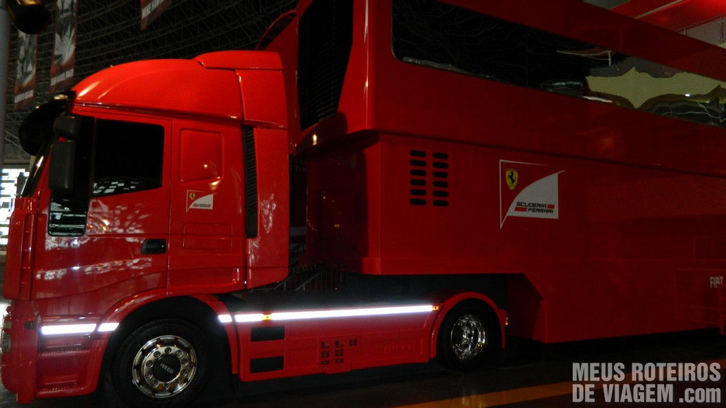 Caminhão da Fórmula-1 no Ferrari World - Abu Dhabi, Emirados Árabes