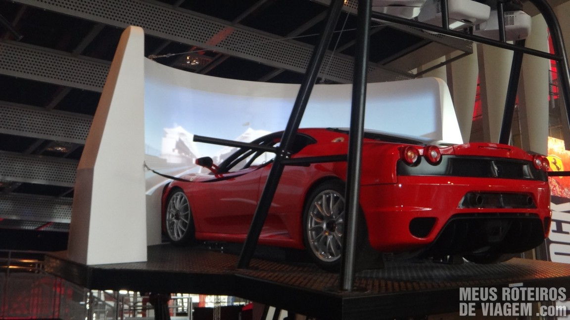 Simulador no Ferrari World - Abu Dhabi, Emirados Árabes
