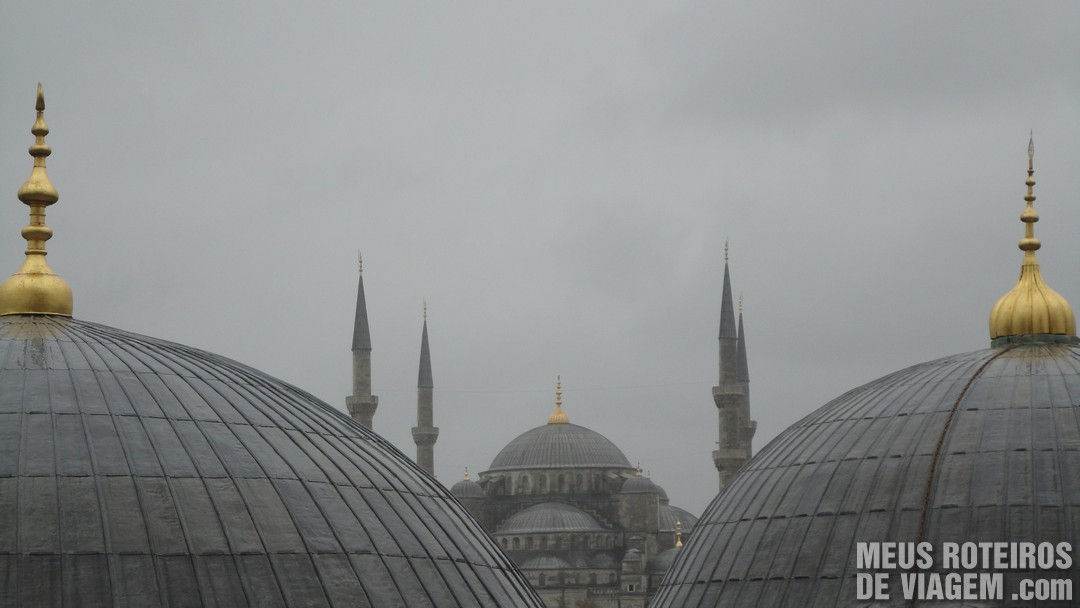 Mesquita Azul vista da janela da Basílica Santa Sofia - Istambul, Turquia