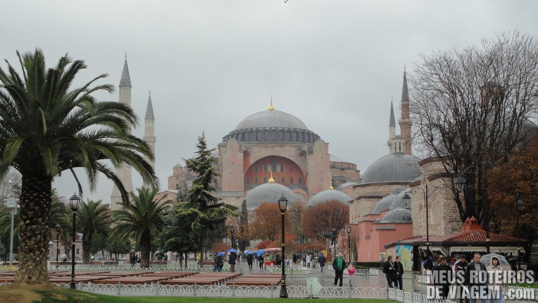 Basílica de Santa Sofia vista da Praça Sultanahmet - Istambul, Turquia