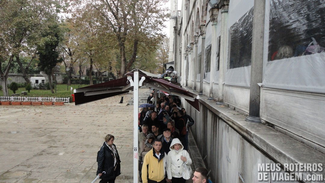 Fila para os visitantes