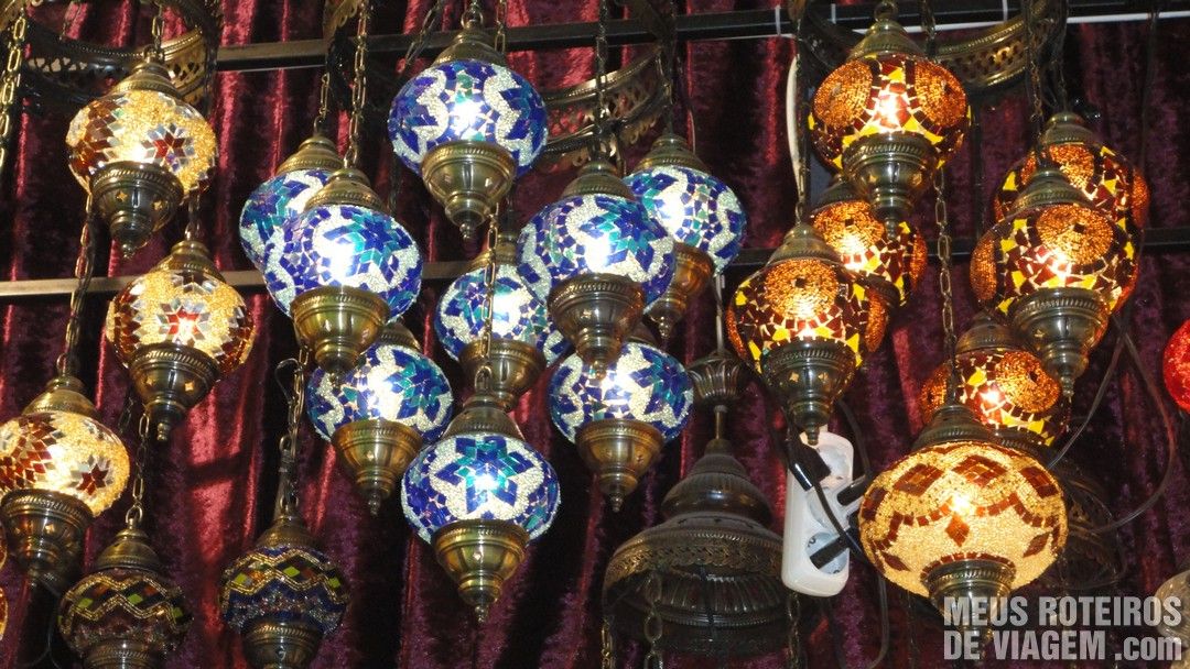 Luminárias no Grande Bazar - Istambul, Turquia