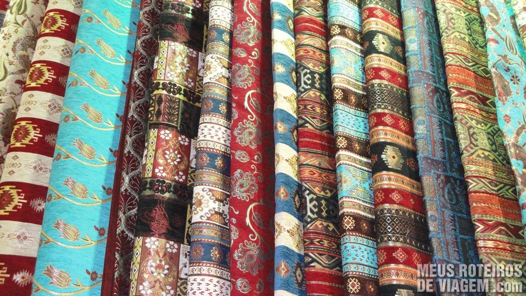 Tecidos no Grande Bazar - Istambul, Turquia