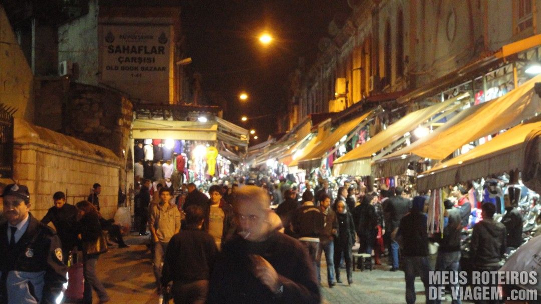 Área externa do Grande Bazar - Istambul, Turquia