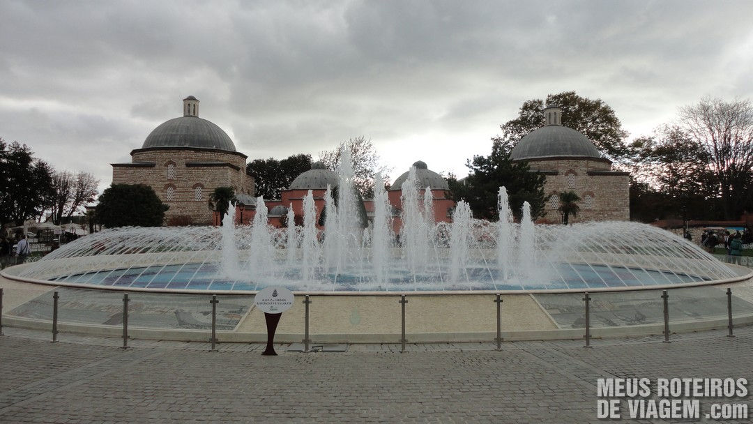 Fonte na Praça Sultanahmet - Istambul, Turquia