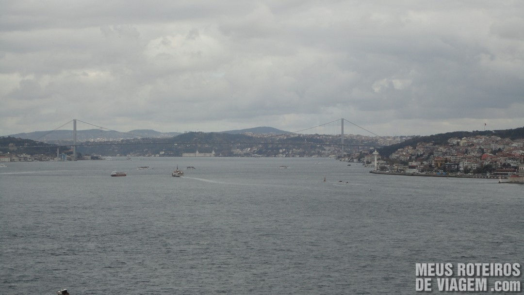 Estreito de Bósforo visto do Palácio Topkapi - Istambul, Turquia