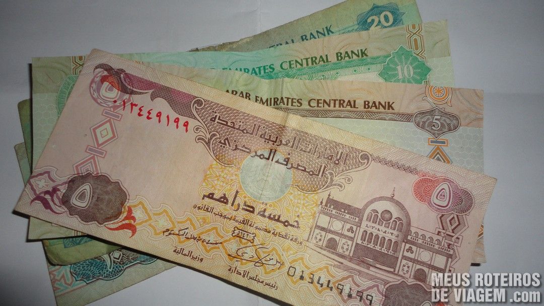 Notas de dirham - Moeda dos Emirados Árabes