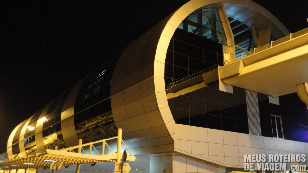 Estação de metrô no Aeroporto de Dubai