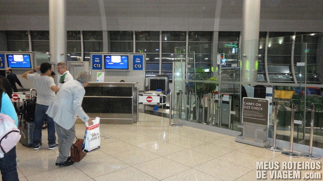 Portão de embarque do Aeroporto de Dubai
