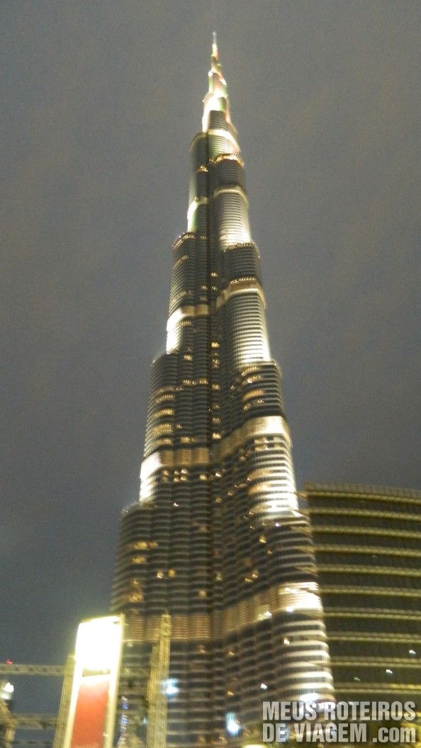 Iluminação noturna do Burj Khalifa - Dubai