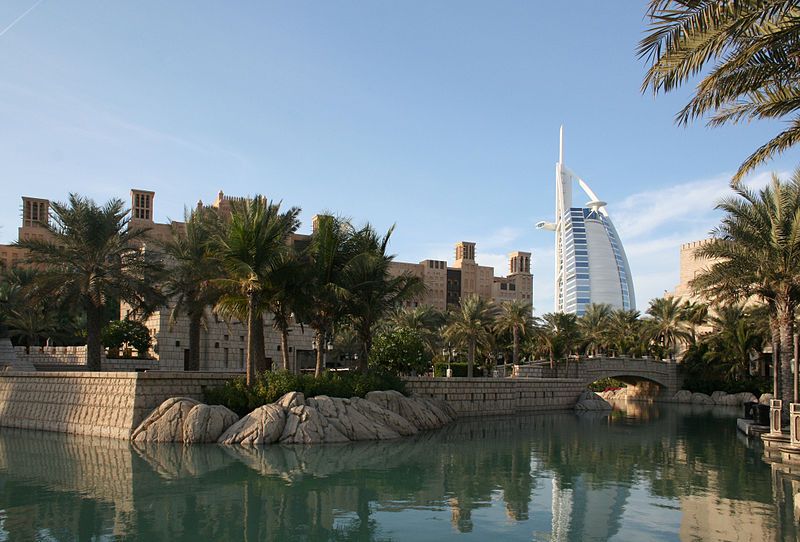 Complexo Madinat Jumeirah (fonte: wikipedia.org)