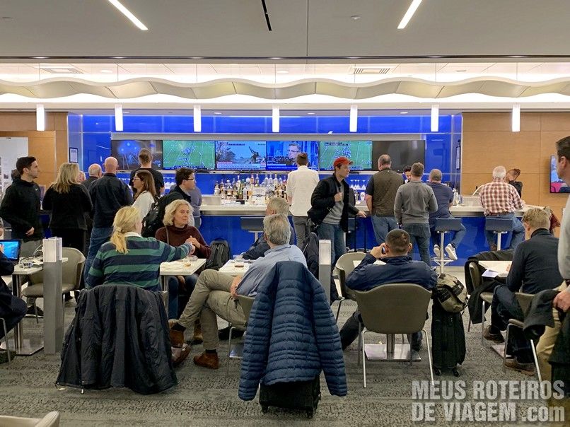 Bar na sala vip Delta Sky Club - Aeroporto JFK, Nova York