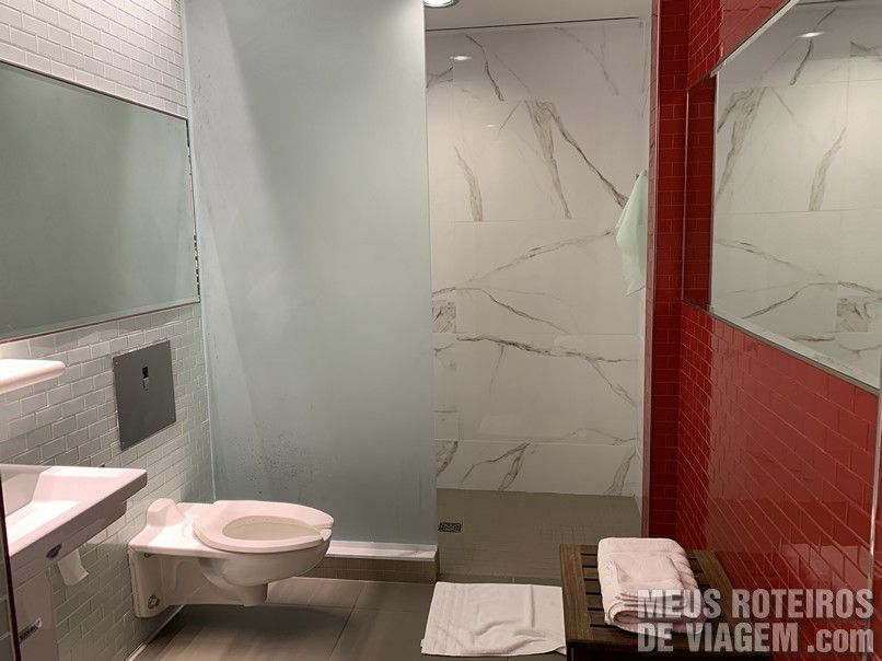 Banheiro da sala vip Delta Sky Club - Aeroporto JFK, Nova York
