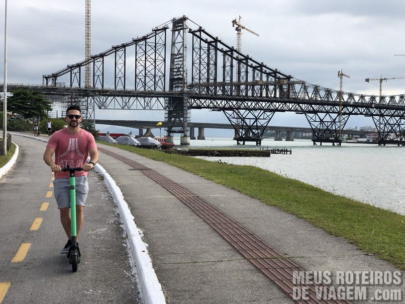 Passeio de patinete em Floripa